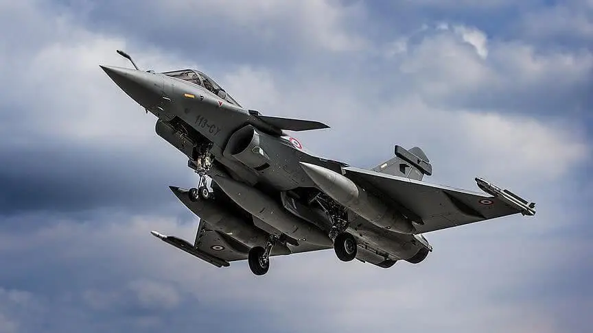 Rafale: दुश्मनों पर कहर बरसाने को तैयार राफेल, चीन से तनाव के बीच कल होगा वायुसेना में शामिल