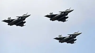 भारत ने नौसेना के लिए 26 राफेल लड़ाकू विमान, तीन स्कॉर्पीन पनडुब्बियों की खरीद को मंजूरी दी