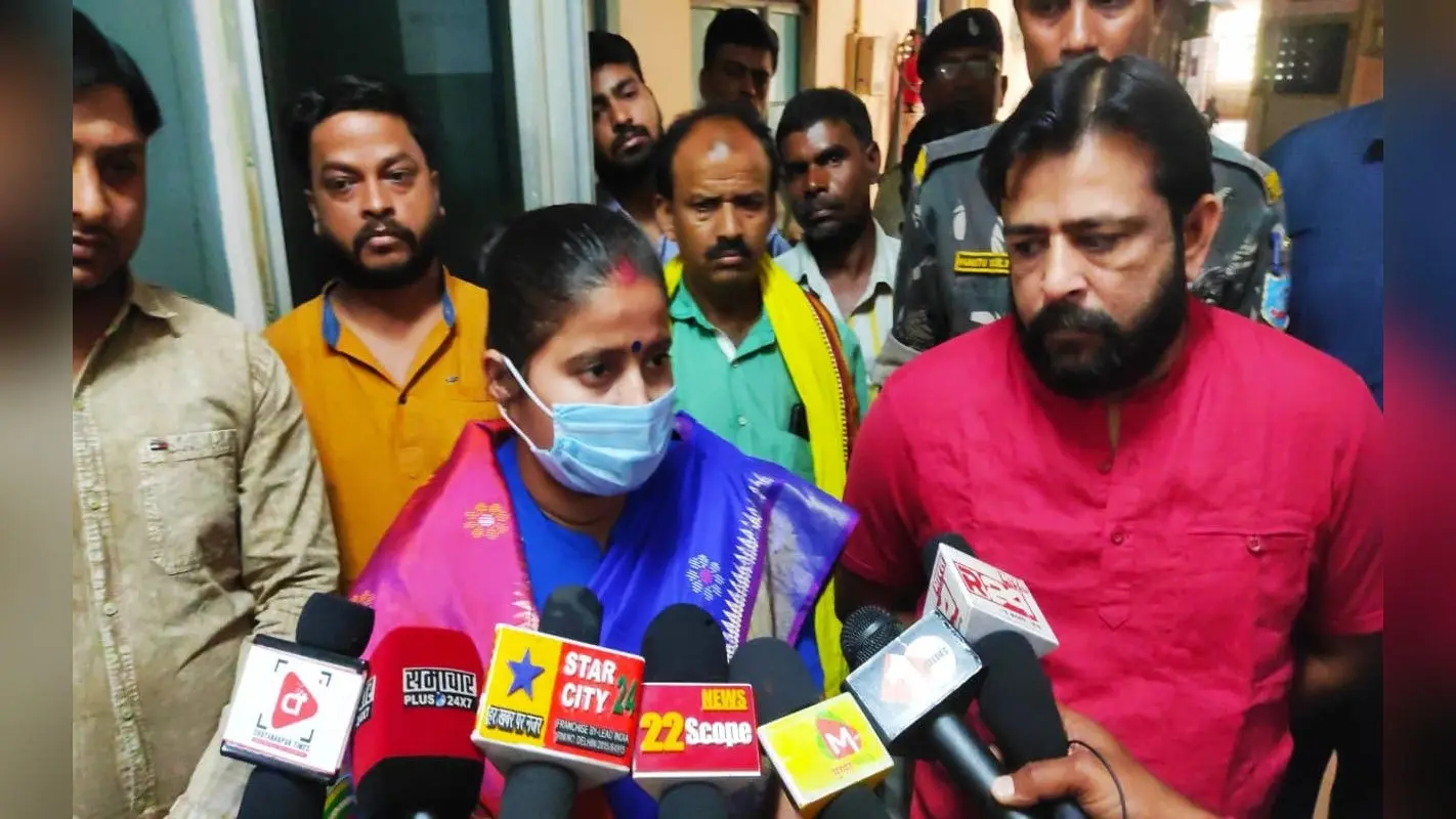 झारखंड : SNMCH में इलाजरत पूर्व विधायक संजीव सिंह के समर्थकों में नाराजगी, ठीक से इलाज नहीं करने का लगाया आरोप