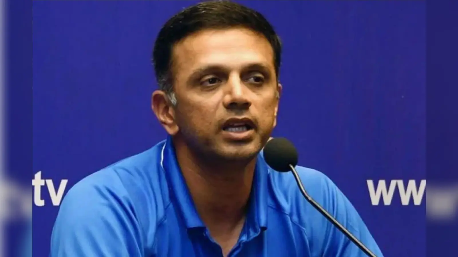 IND vs NZ 2nd T20: रांची पहुंचते ही होटल से सीधे JSCA स्टेडियम पहुंचे कोच राहुल द्रविड़, पिच का किया मुआयना !