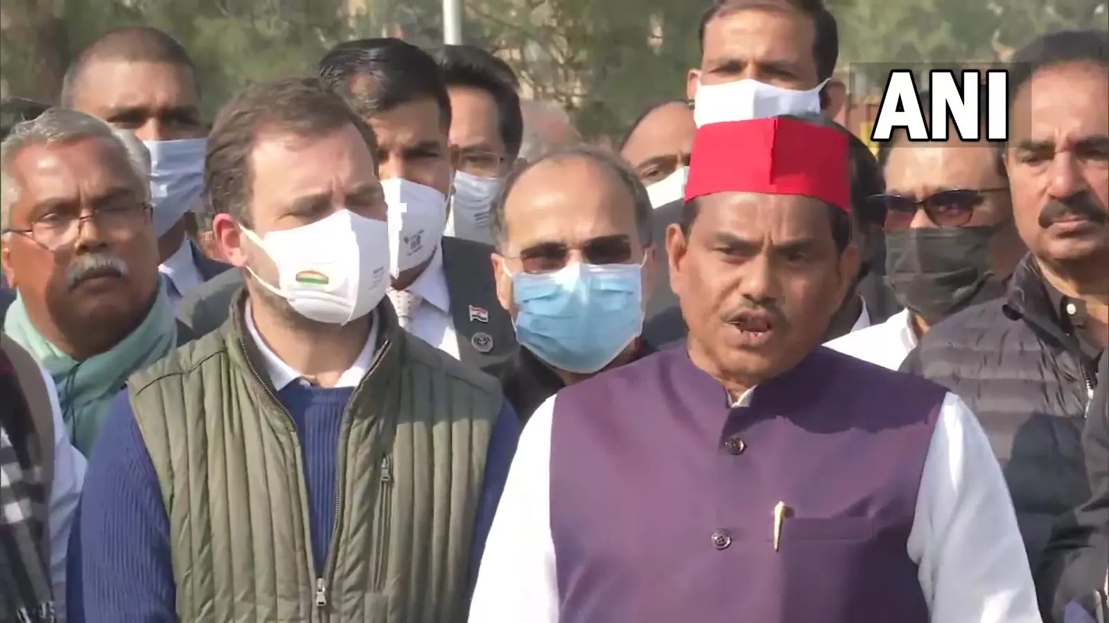 सर्जिकल स्ट्राइक पर बवाल, राहुल गांधी ने दिग्विजय के बयान से किया किनारा, कहा- सेना के शौर्य पर सवाल नहीं