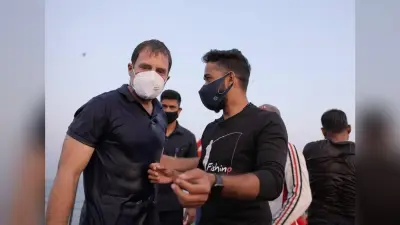राहुल गांधी के ऐब्स और बाइसेप्स की तसवीरें हो रही हैं वायरल, कई नेता भी हुए मुरीद