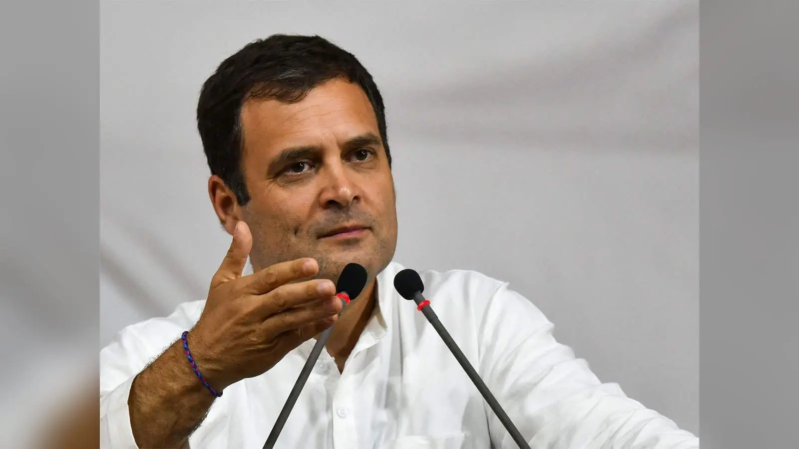 ‘मोदी के लिए हजारों करोड़ का प्लेन और सैनिकों के लिए बिना बुलेट प्रूफ ट्रक’, राहुल का पीएम पर तंज
