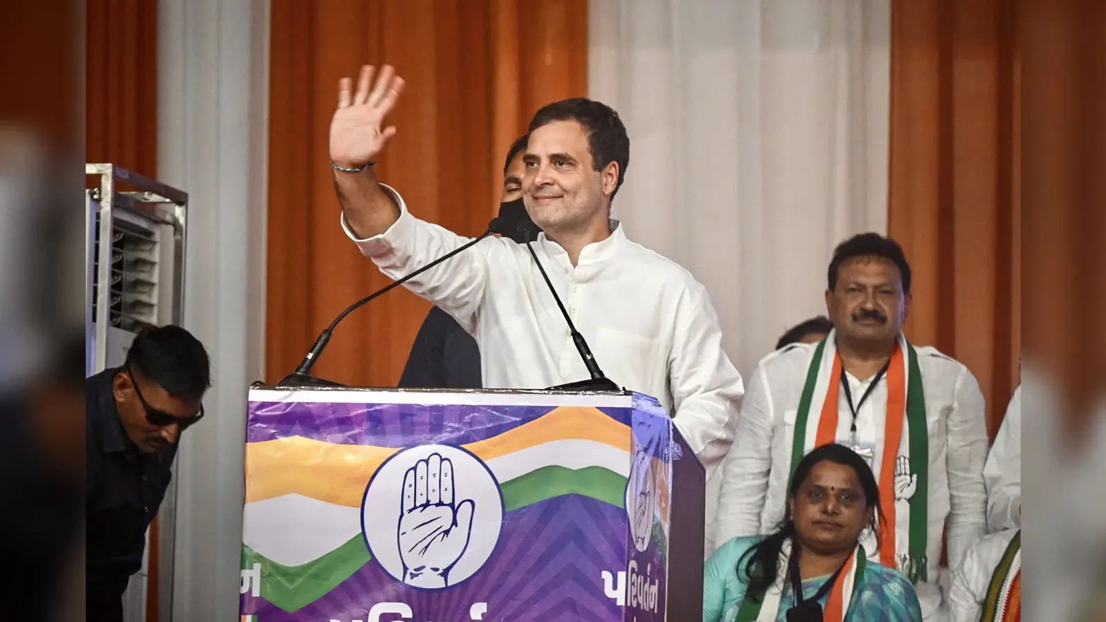Gujarat Election 2022: मुफ्त बिजली,10 लाख नौकरियां, 500 रुपये में रसोई गैस, कांग्रेस का गुजरात से वादा