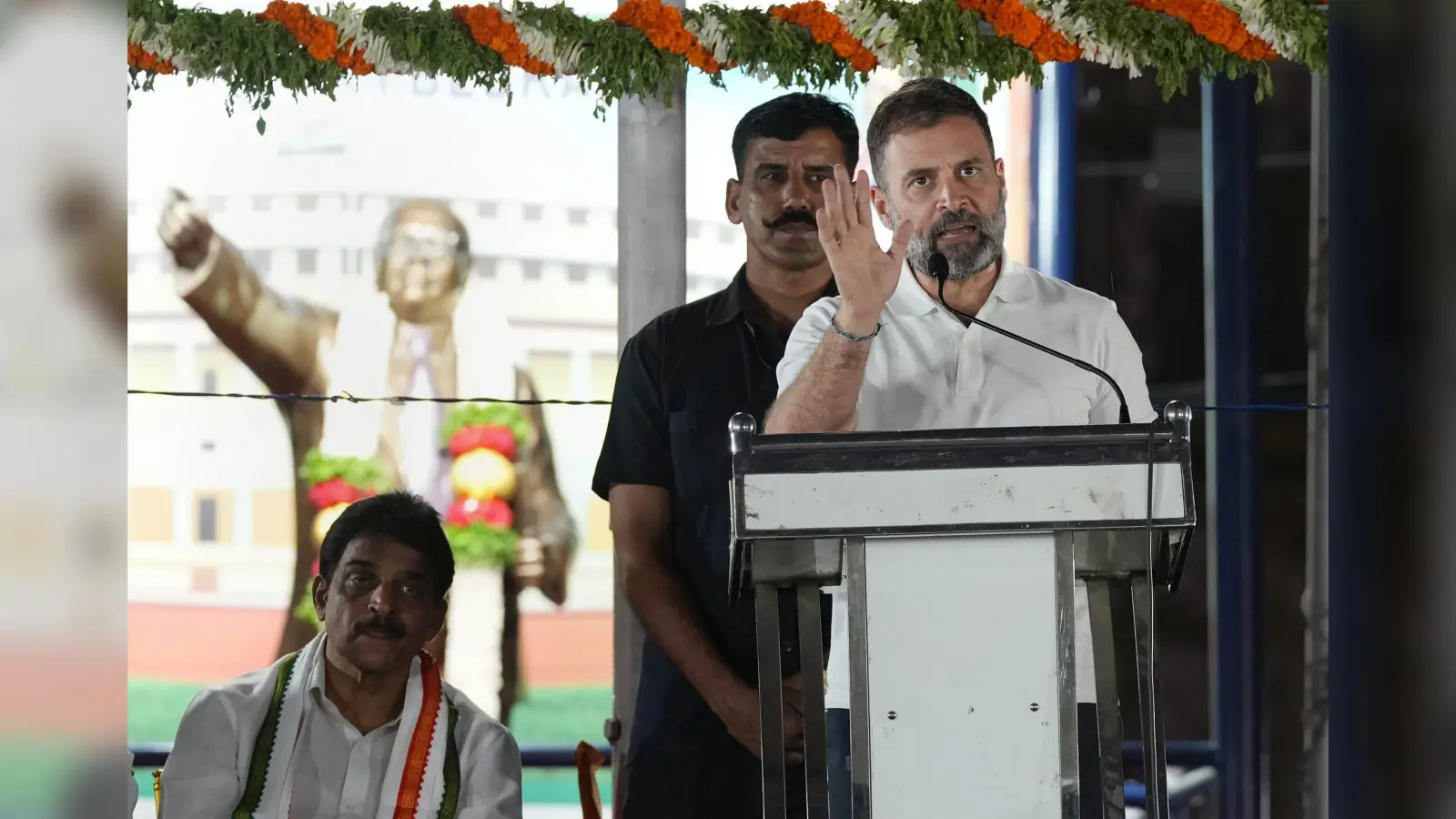 कर्नाटक चुनाव में राहुल गांधी का अनोखा अंदाज, डिलीवरी पार्टनर्स के साथ लिया मसाला डोसा का आनंद, पी कॉफी