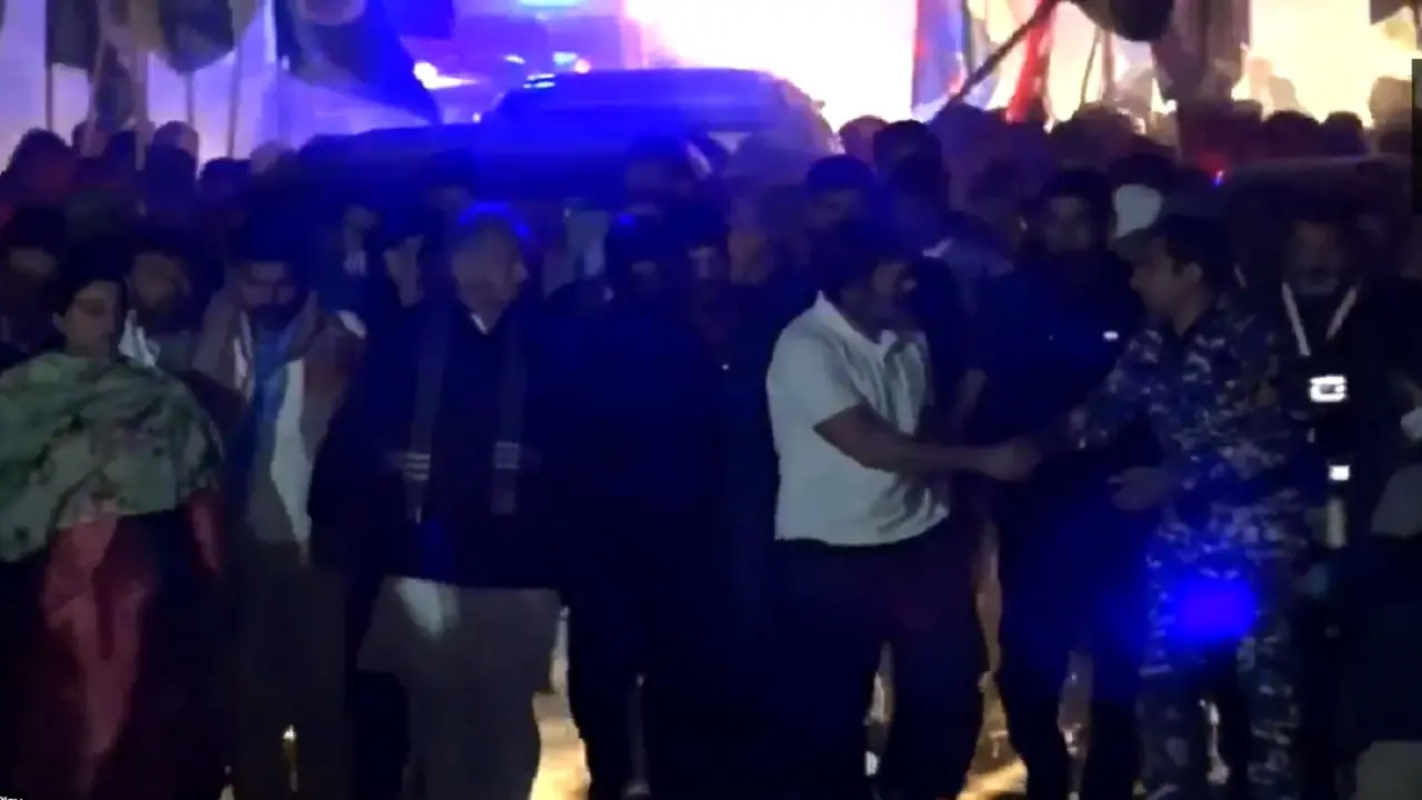 Bharat Jodo Yatra: बांदीकुई से शुरू हुई राहुल गांधी की यात्रा, खरगे संग अलवर में रैली को करेंगे संबोधित