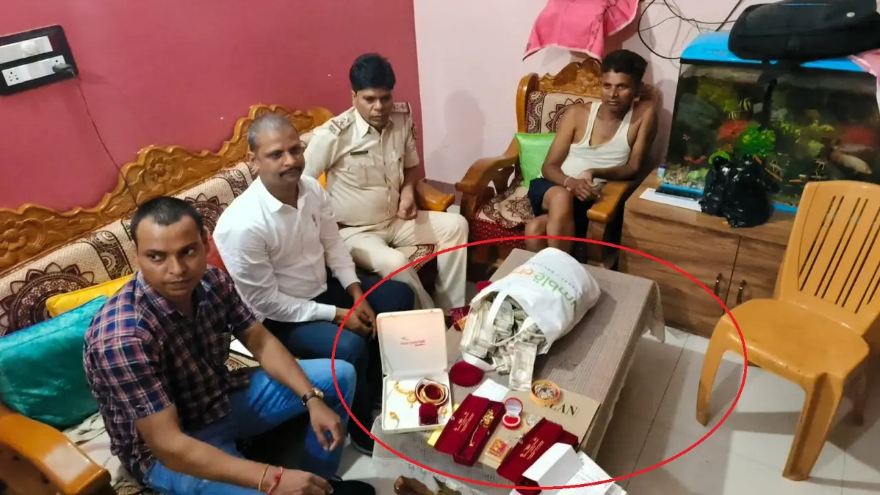 बिहार में रेड: ‘लौटा दिजिए पैसा, बेटी को शादी में मिला था..’ जब इंजीनियर की सास छापेमारी के दौरान रोने लगी…