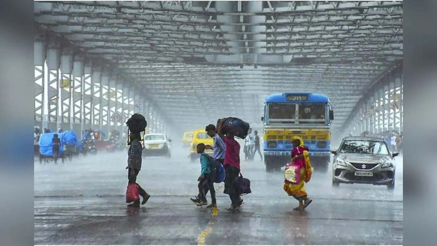 Bengal Weather Update : बंगाल की खाड़ी में बन रहा है चक्रवात, दुर्गापूजा के दौरान सप्तमी से बारिश की संभावना