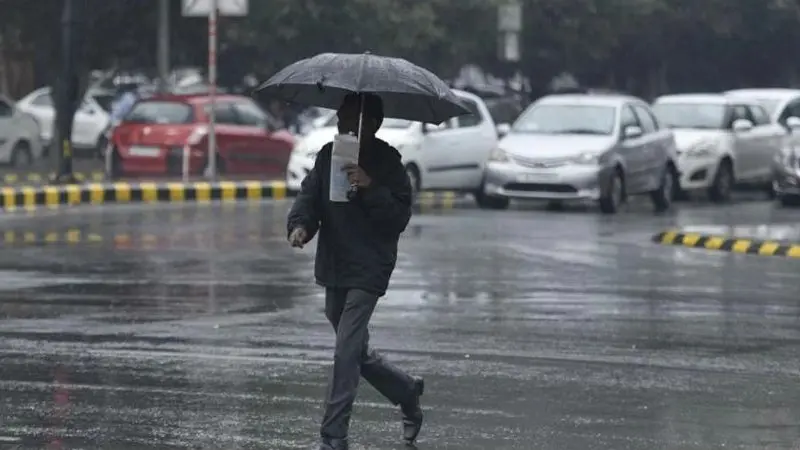 UP Weather Update: एनसीआर में बारिश से सुबह की शुरुआत, उमस भरी गर्मी से मिली राहत, जानें अपने शहर का मौसम