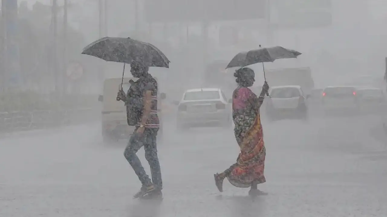 Bihar Weather: बिहार के किन जिलों में आज और कल होगी भारी बारिश? जानिए अगले तीन दिनों का मौसम…