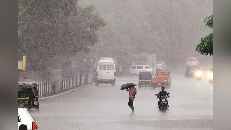 UP Weather Alert: यूपी के 49 जिलों मौसम विभाग का अलर्ट, अलीगढ़ में 12वीं तक के स्कूल दो दिन रहेंगे बंद
