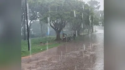 लातेहार में लगातार बारिश से जनजीवन अस्त-व्यस्त, नदी, तालाब व अन्य जलस्रोत का जल स्तर बढ़ा