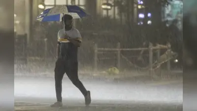 UP Weather Update: यूपी में मौसम के बिगड़े तेवर, तेज आंधी-बरसात को लेकर इन 57 जनपदों में अलर्ट
