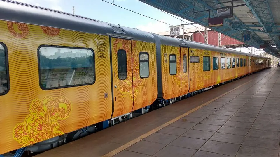 यात्रीगण कृपया ध्यान दें : पहली बार ढाई घंटे लेट हुई तेजस, जानें वजह