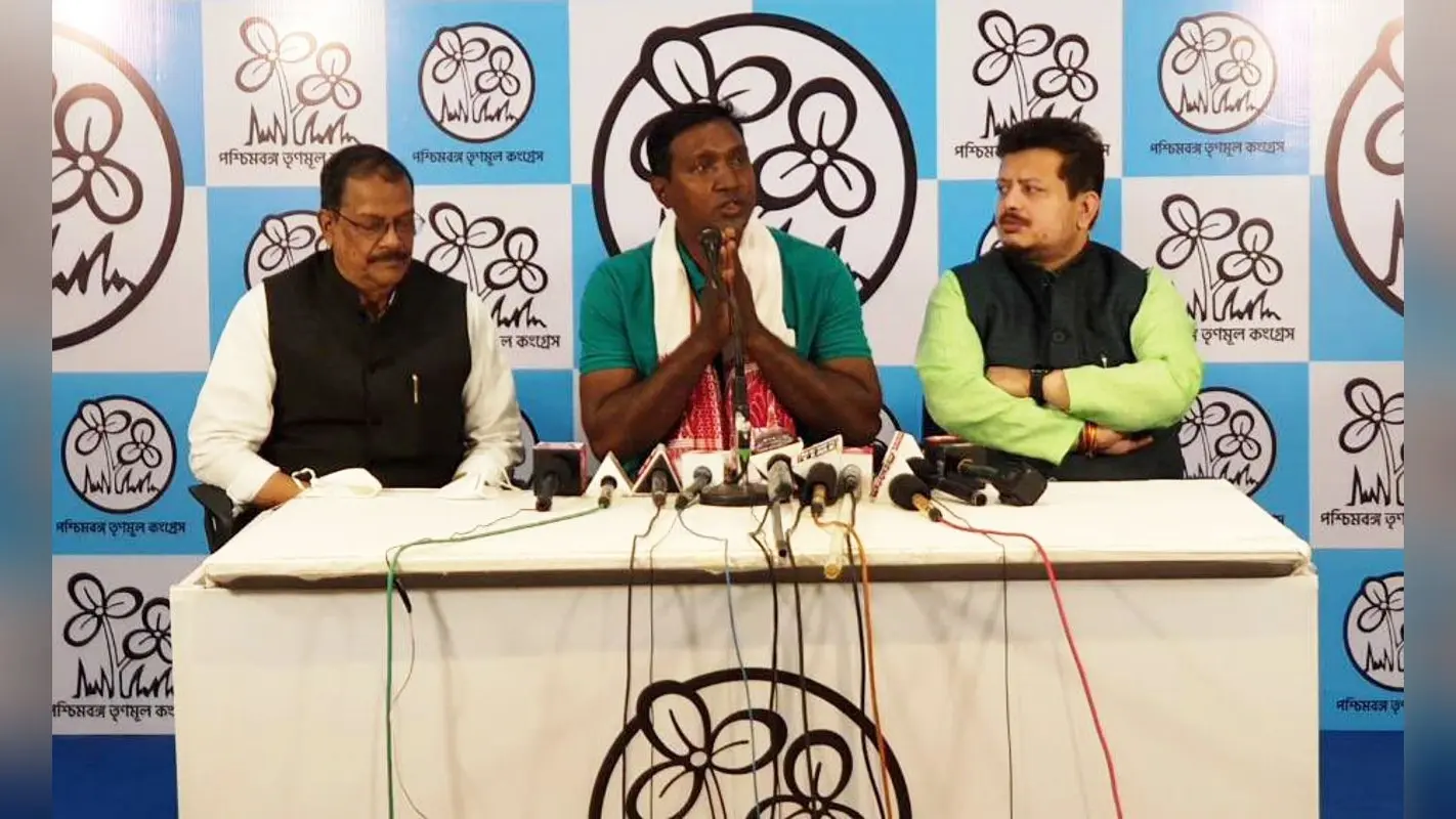 पश्चिम बंगाल चुनाव 2021: उत्तर बंगाल के आदिवासी नेता तृणमूल कांग्रेस में शामिल, बोले, ममता को आदिवासियों से प्यार