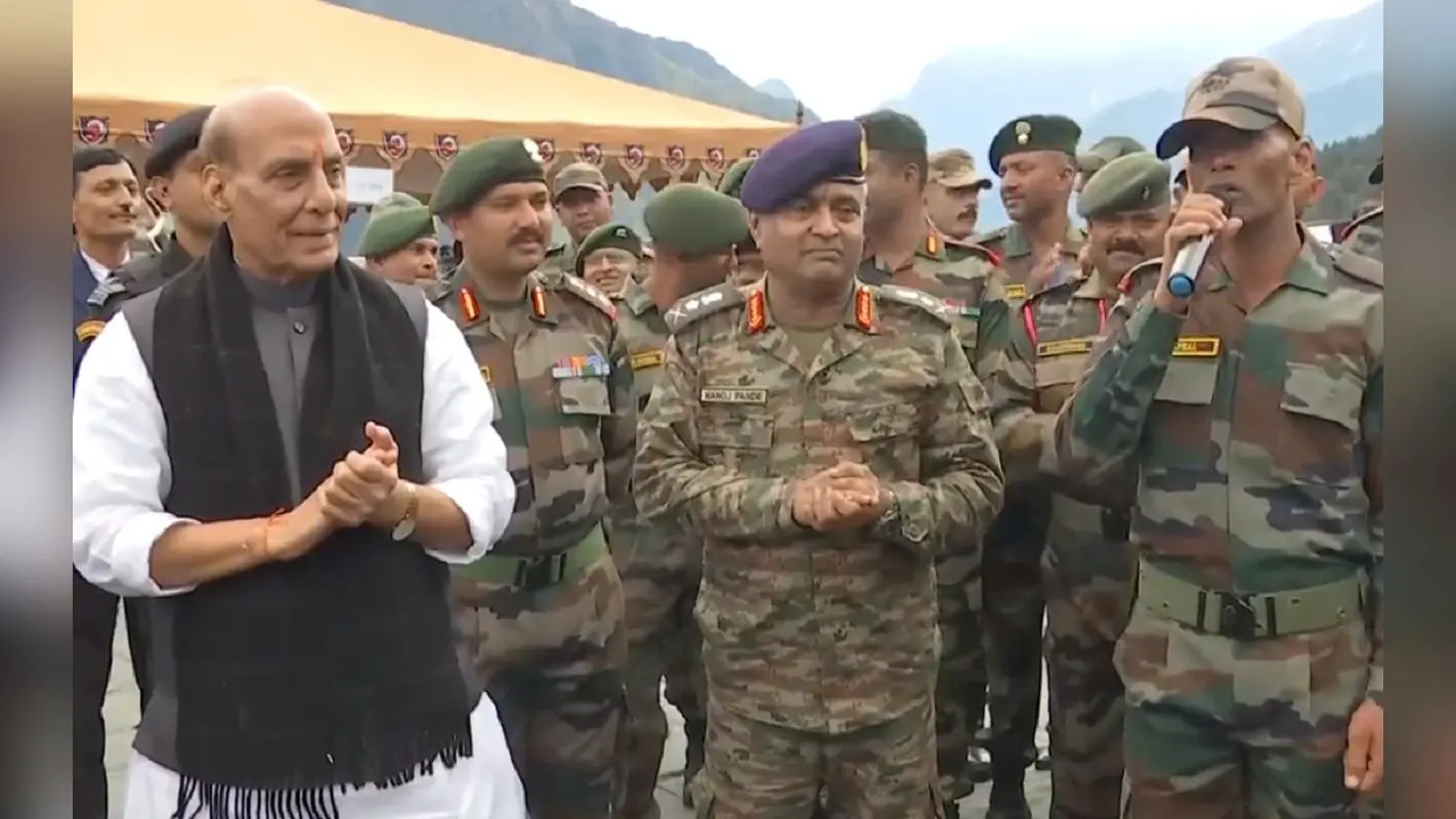 Rajnath Singh: चमोली में रक्षामंत्री ने मनाया दशहरा, ‘ऐ वतन तेरे लिए’ से गूंज उठा मिलिट्री स्टेशन, Video