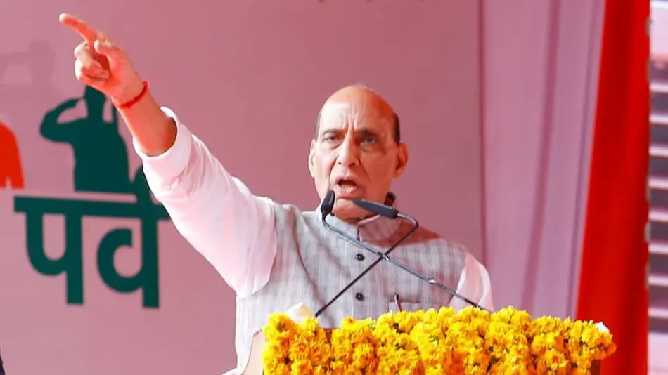 योगी के शासन में गुंडे-माफिया या तो बदमाशी छोड़ चुके हैं या धंधे को छोड़ने पर मजबूर होना पड़ा है- राजनाथ सिंह