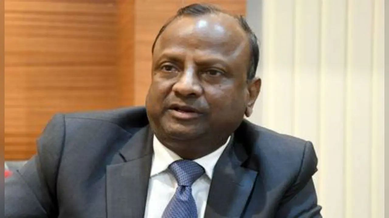 एसबीआई चीफ रजनीश कुमार का कार्यकाल बढ़ाएगी सरकार या फिर तलाशेगी उनका उत्तराधिकारी?