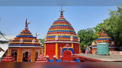 Jharkhand News : छह माह से बंद है मां छिन्नमस्तिके मंदिर, बाहर से ही पूजा कर लौट रहे है श्रद्धालु