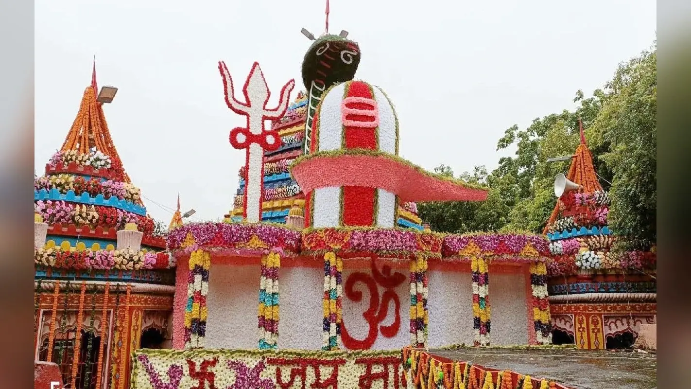 Durga Puja 2022: कोलकाता के फूलों से सजा मां छिन्नमस्तिके मंदिर, श्रद्धालु हो रहे मोहित