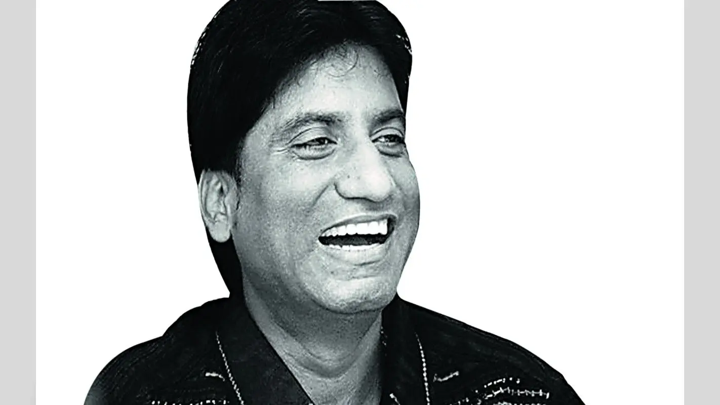 Raju Srivastava Funeral: पंचतत्व में विलीन हुए राजू श्रीवास्तव, फूट-फूटकर रोते दिखे फैंस