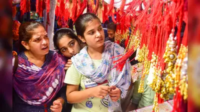 Rakhi Gifts: मात्र 500 रुपये में अपनी बहन को दें ये प्यारा सा गिफ्ट, रक्षा बंधन के दिन चेहरे पर मुस्कान आएगी