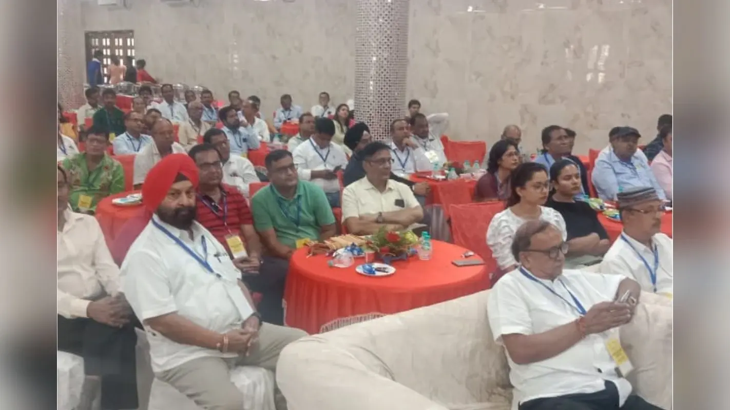 Photos : फेडरेशन ऑफ साउथ बंगाल चेंबर कॉमर्स एंड इंडस्ट्री एसोसिएशन ने दिया बंग रत्न सम्मान