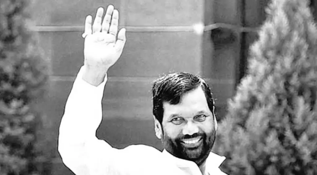 रामविलास पासवानः ना काहू से दोस्ती,न काहू से बैर…सरकार चाहे UPA की हो या NDA की, अधिकांश समय मंत्री रहे, ये रिकार्ड भी उनके नाम