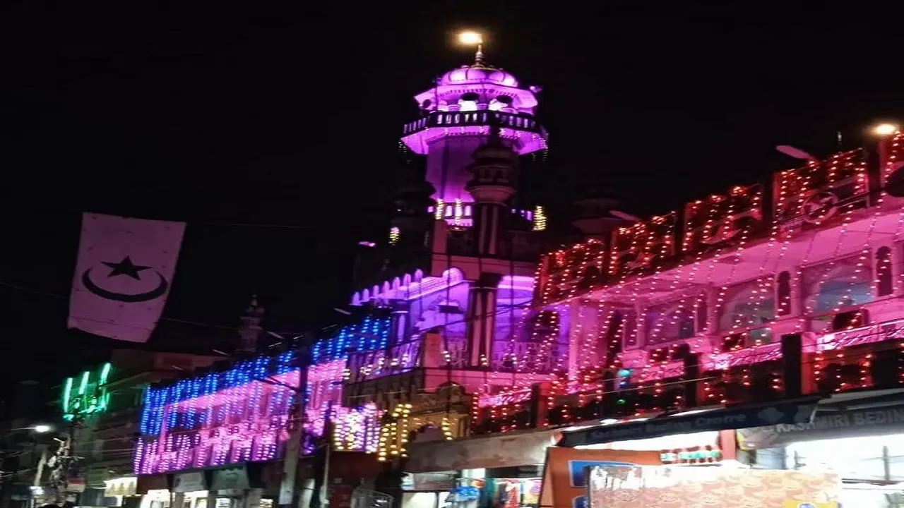Ramadan 2022: रहमतों व बरकतों का मुकद्दस महीना रमजान शुरू, अकीदतमंदों ने रखा पहला रोजा