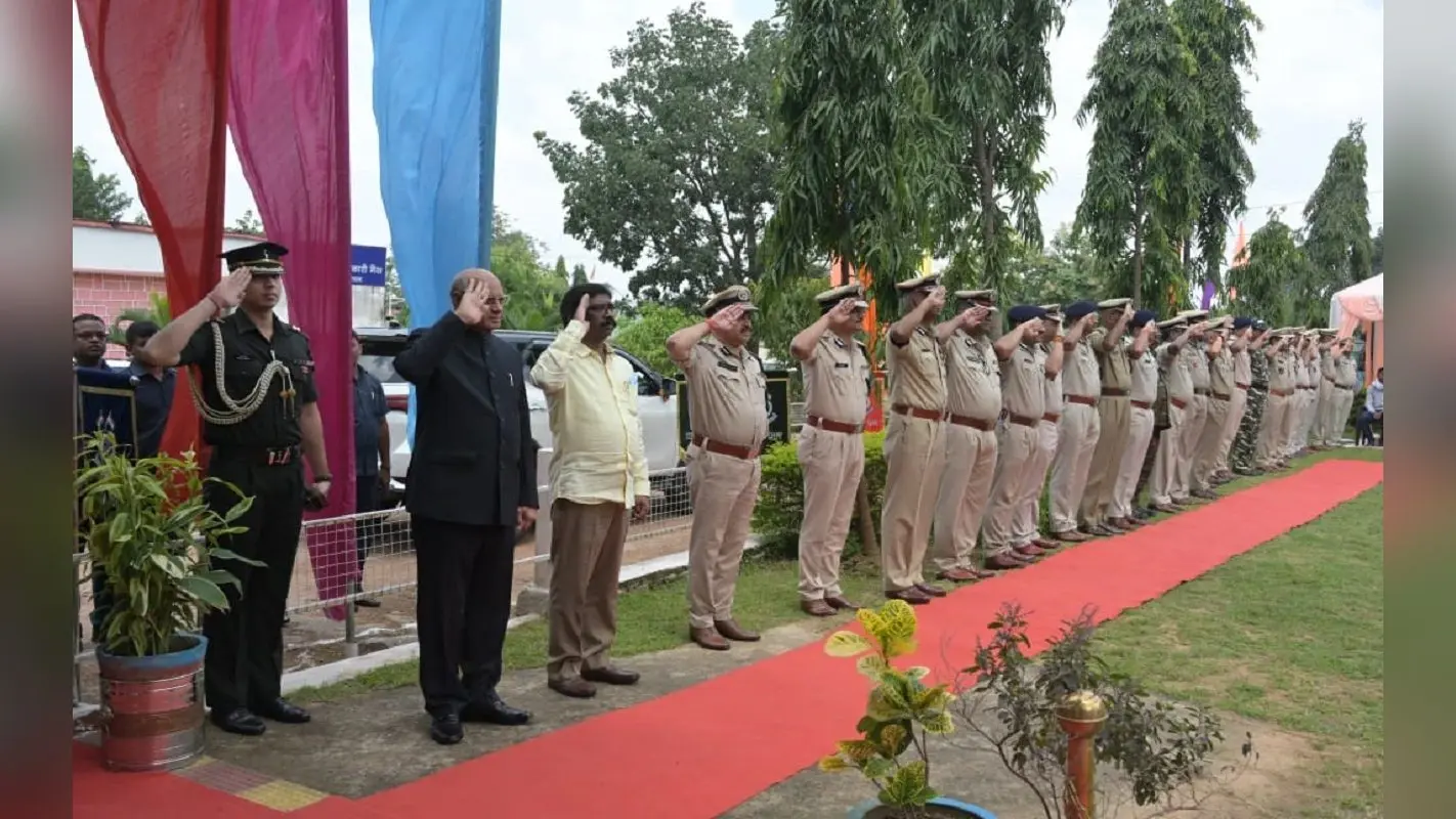 राज्यपाल Ramesh Bais व सीएम Hemant Soren ने मुठभेड़ में घायल जवान चितरंजन की शहादत पर दी श्रद्धांजलि