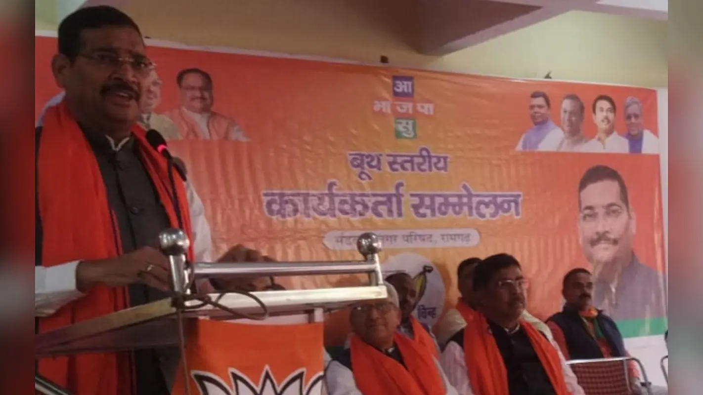काली कमाई के पैसे से रामगढ़ उपचुनाव जीतना चाहती है हेमंत सोरेन सरकार, रांची रोड में गरजे भाजपा के दीपक प्रकाश