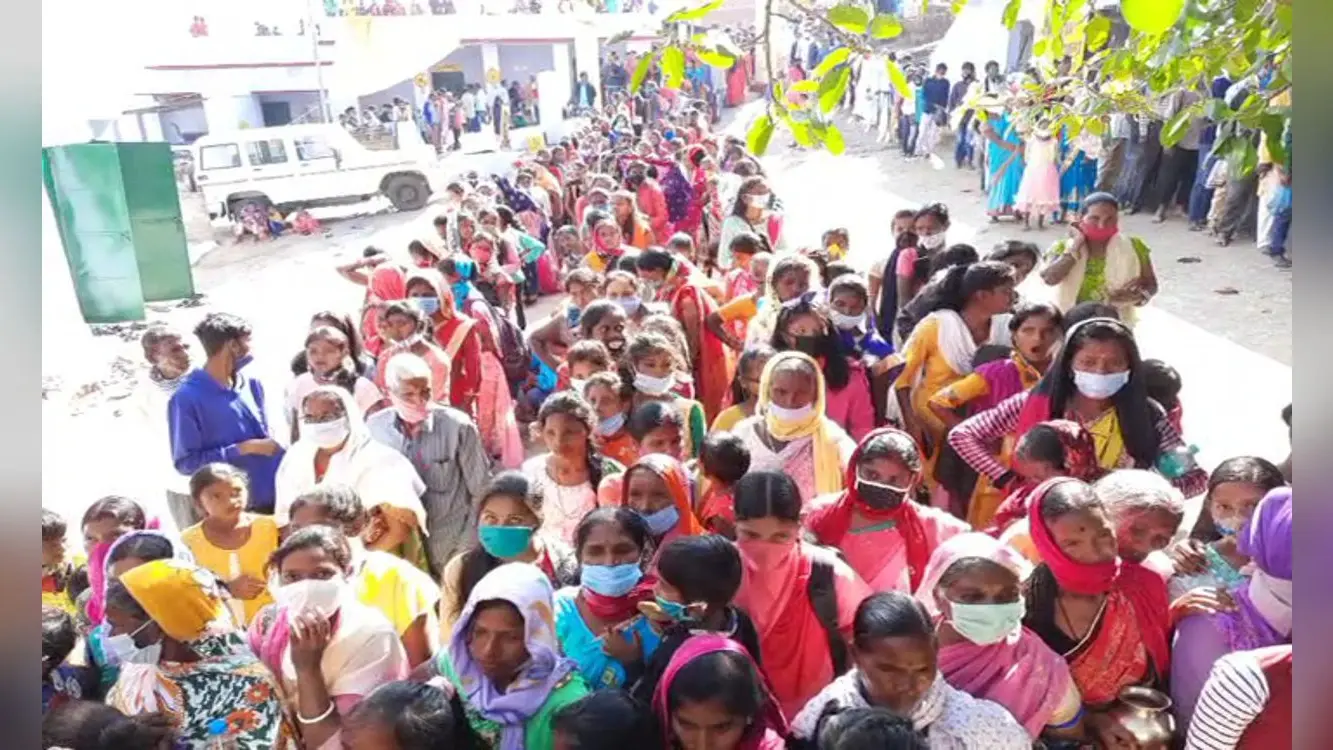 Kartik Purnima 2020 : श्रीरामरेखा धाम पहुंचे श्रद्धालुओं ने की पूजा- अर्चना, पर कोरोना संक्रमण के कारण 4 दिवसीय मेला का नहीं हुआ आयोजन