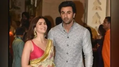 Ranbir Kapoor Alia Bhatt wedding: वेन्यू पर पहुंचे सब्यसाची के आउटफिट्स, फैंस ने पूछा- टैक्सी में क्यों?