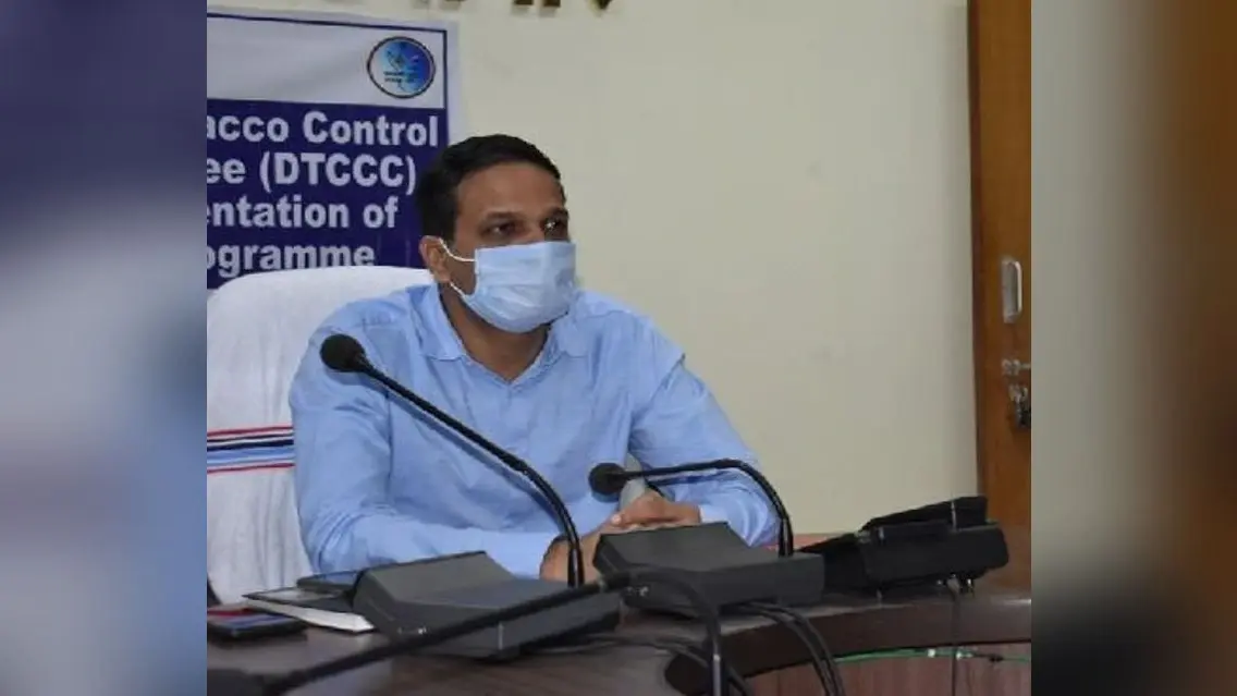 Coronavirus In Ranchi : कोरोना की जंग में लापरवाही के खिलाफ रांची जिला प्रशासन सख्त, डॉक्टर एवं कम्युनिटी हेल्थ ऑफिसर के खिलाफ FIR दर्ज