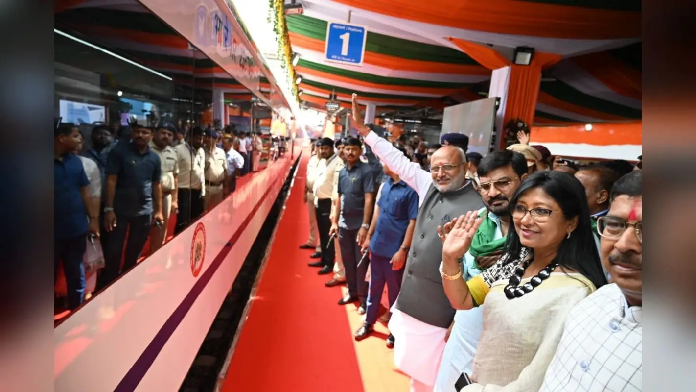 PHOTOS: रांची-हावड़ा वंदे भारत एक्सप्रेस का पीएम मोदी ने किया शुभारंभ, क्या बोले राज्यपाल सीपी राधाकृष्णन?