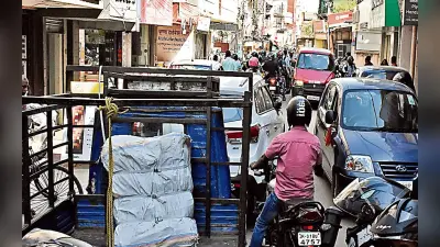 Common Man Issues: रांची में फ्लाईओवर निर्माण के कारण रेंग रही गाड़ियां, बाइलेन से भी चलना हुआ मुश्किल