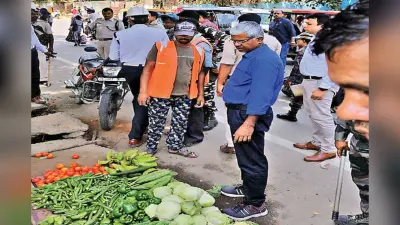 रांची नगर निगम की टीम के हटते ही सड़क पर फिर कर लिया अतिक्रमण, लगने लगा जाम