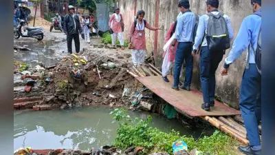 Ranchi News: नगर निगम ने डोरंडा कॉलेज के पास गड्ढा खोदकर छोड़ा, जोखिम में लोगों की जान