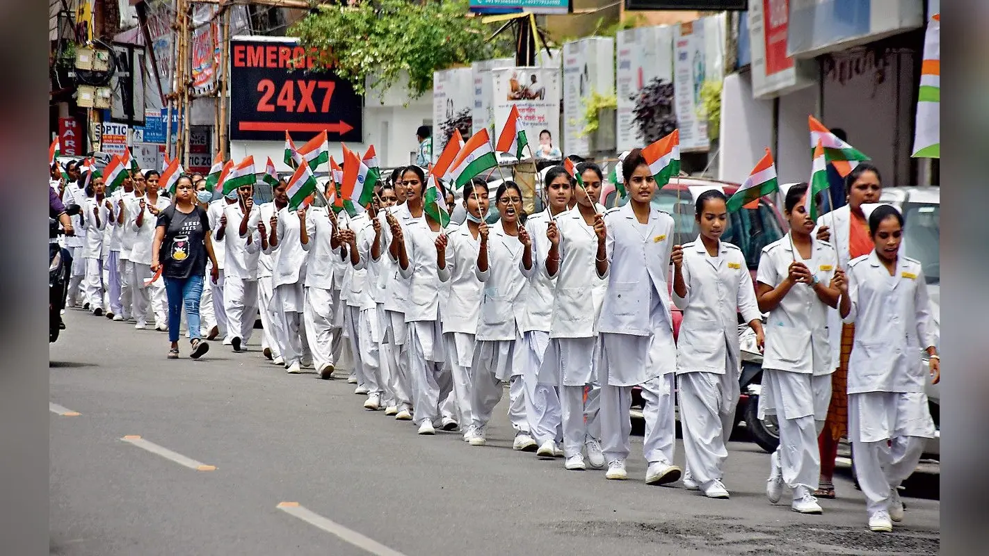 हर घर तिरंगा : इन तस्वीरों में देखें देश के प्रति जुनून