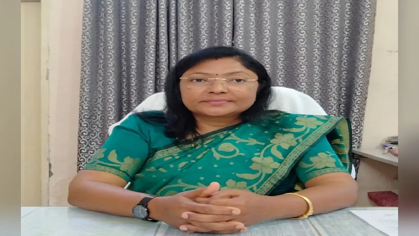 संताली बिटिया रंजीता हेंब्रम कैसे बनीं अफसरों की लीडर, मां से मिले किस मंत्र से भर रहीं सफलता की उड़ान ?