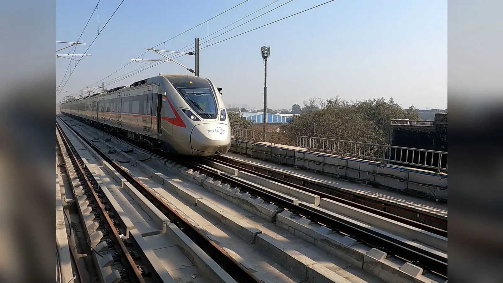 UP News: गाजियाबाद में आज से चलेगी देश की पहली रैपिड ट्रेन, फोटो से जानें क्या है खास
