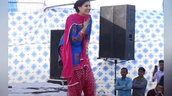 सपना चौधरी ने स्टेज पर किया कातिलाना डांस, VIDEO देख फैंस हुए दीवाने