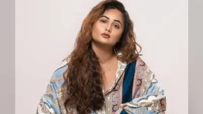 रश्मि देसाई के लेटेस्ट फोटोशूट पर फैंस का आया दिल, रफल शर्ट में एक्ट्रेस दिखीं बेहद स्टनिंग, PHOTOS