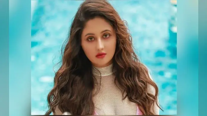 रश्मि देसाई का ट्रांसपेरेंट ड्रेस में दिखा हॉट लुक, सोशल मीडिया पर वायरल हुई ‘नागिन’ एक्ट्रेस की ये बोल्ड PHOTOS