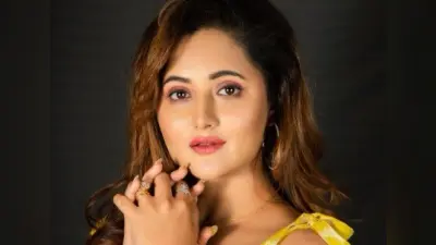 Rashami Desai का देसी लुक हुआ वायरल, एक्ट्रेस ने कार की पिछली सीट पर ही . . .