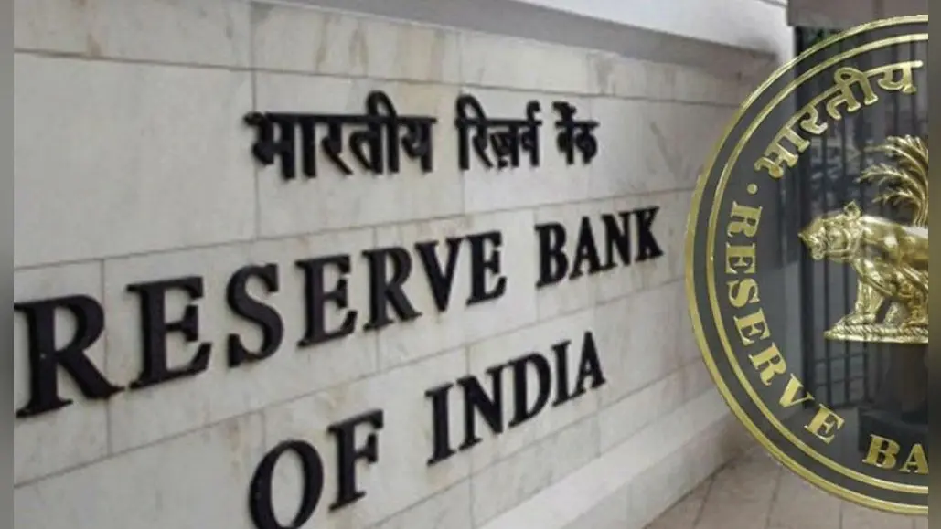 Bank Alert: आरबीआई ने बदले बैंक से जुड़े ये नियम, एटीएम से पैसे निकालना हुआ महंगा, जानिए और क्या हुए हैं बदलाव