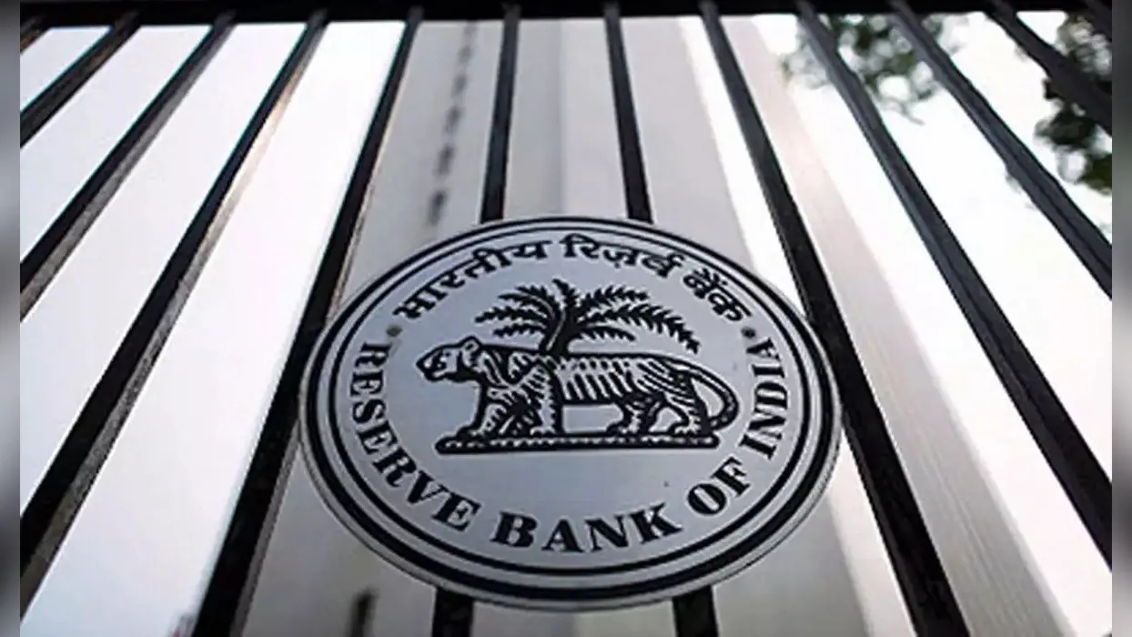 RBI ने कोटक महिंद्रा और इंडसइंड बैंक पर लगाया जुर्माना, जानें क्या रही वजह