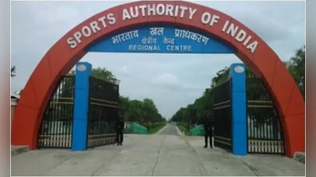 कुश्ती में मचे घमासान के बाद बृजभूषण के समर्थन में पदाधिकारी, SP ने मांगा इस्तीफा, लखनऊ SAI सेंटर में सन्नाटा