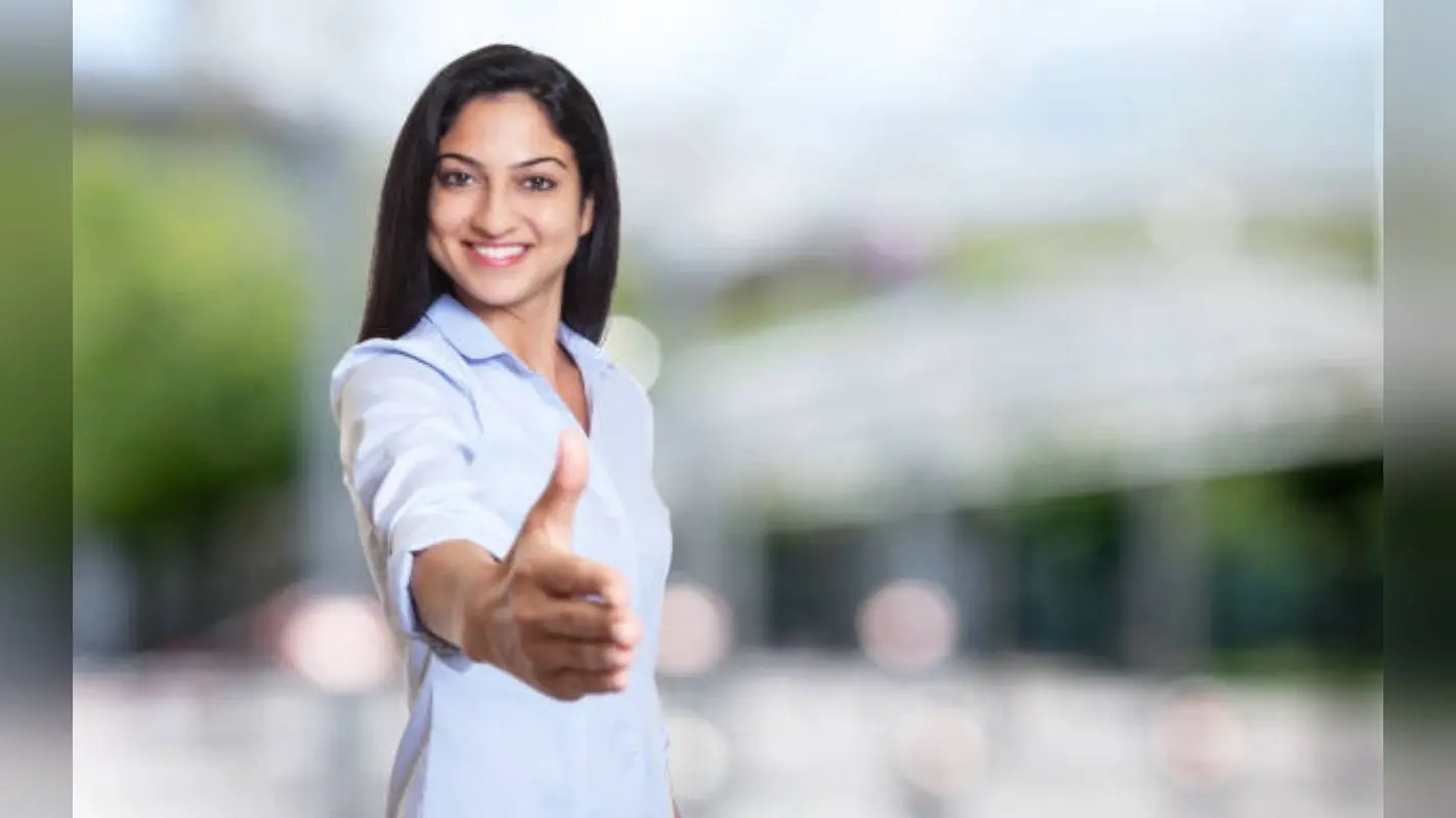 Personality Tips : जानिए क्या कहती है आपकी बॉडी लैंग्वेज, कैसे बने अधिक आत्मविश्वासी