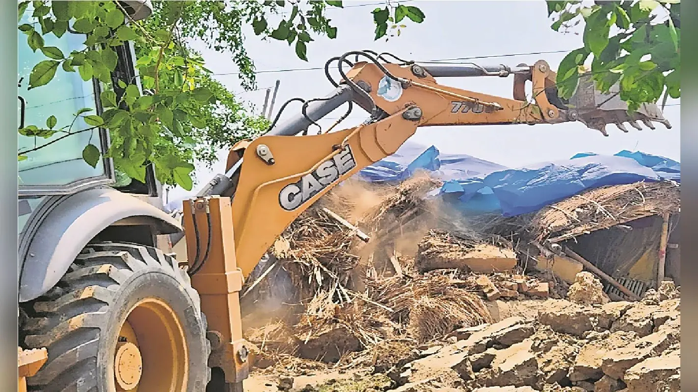 पटना में रिंग रोड के निर्माण को लेकर हटाया गया अतिक्रम, दर्जनों घरों पर चला बुलडोजर